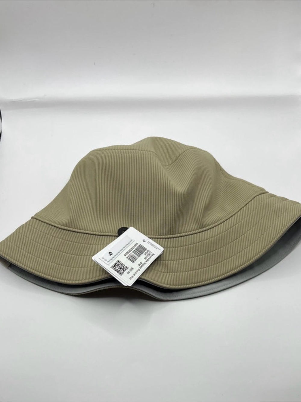 lululemon athletica Reversible Bucket Hat - Khaki & Gray